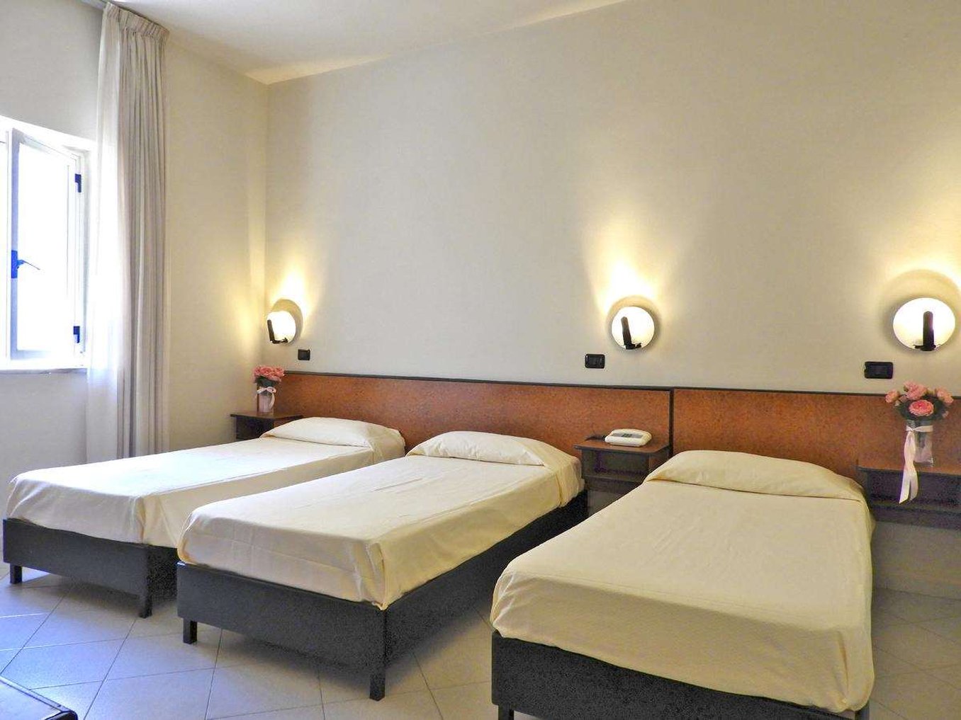 Hotel Scigliano 14/36