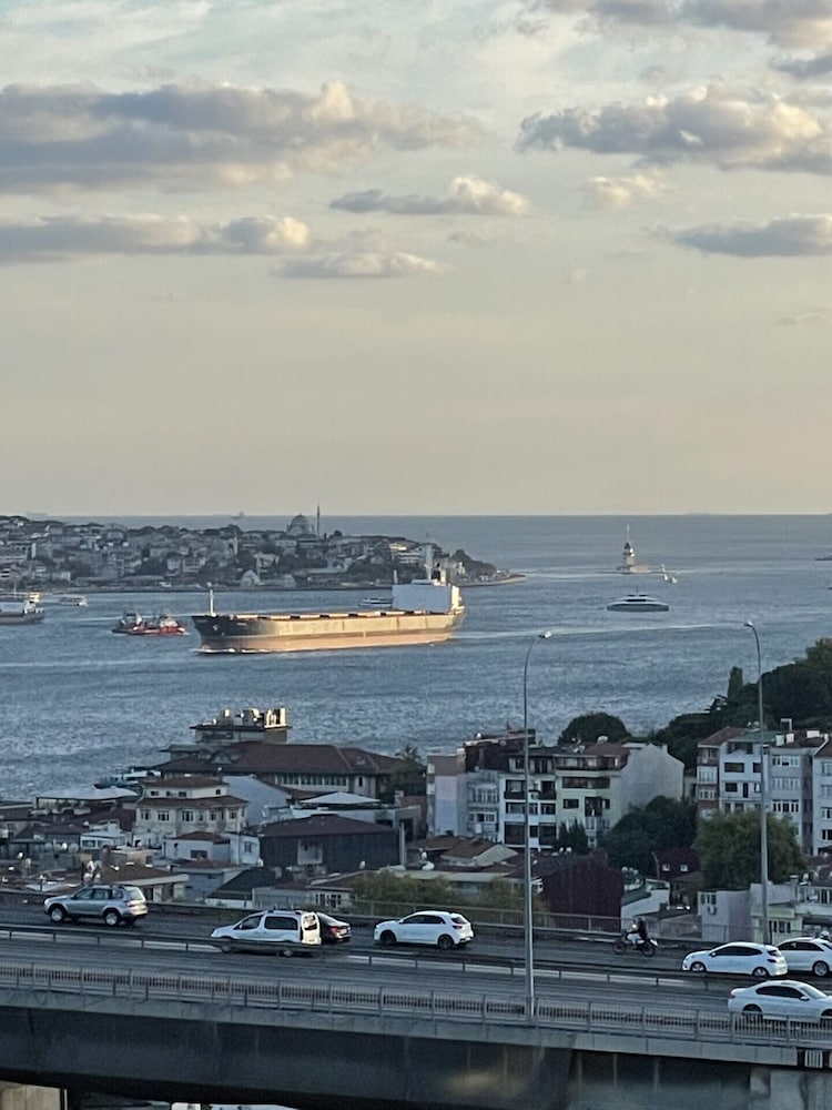 Mona Bosphorus 41/50