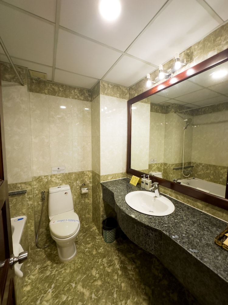 Dong Kinh Hotel 46/49