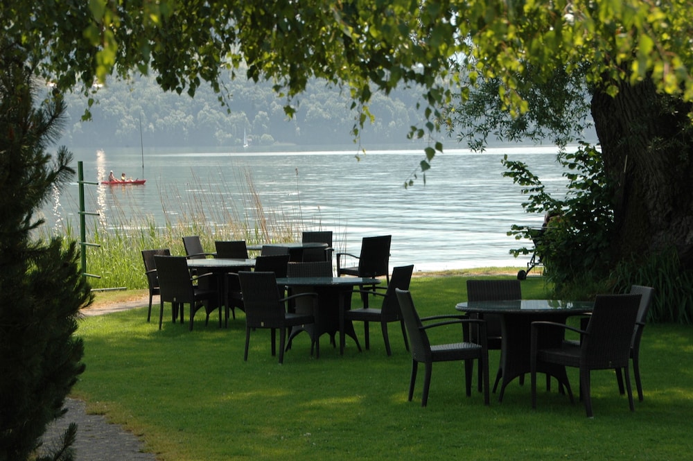 Schloss Hotel Swiss Chalet Merlischachen 50/54