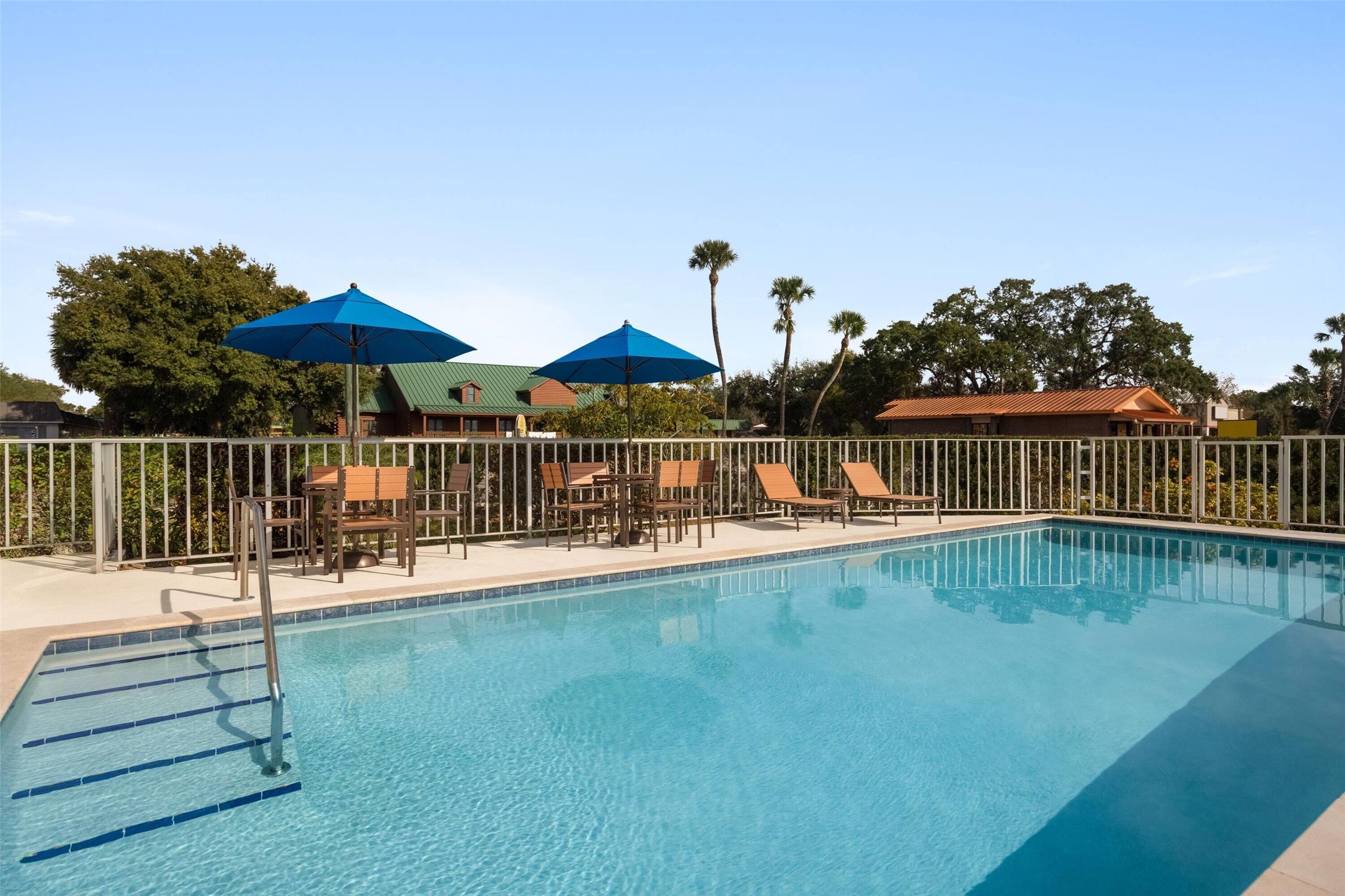 Days Inn By Wyndham Apopka Orlando 35/53