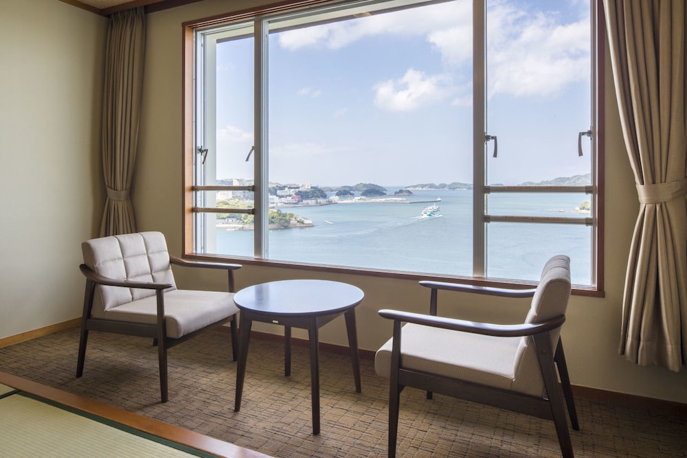 Toba Seaside Hotel 47/54