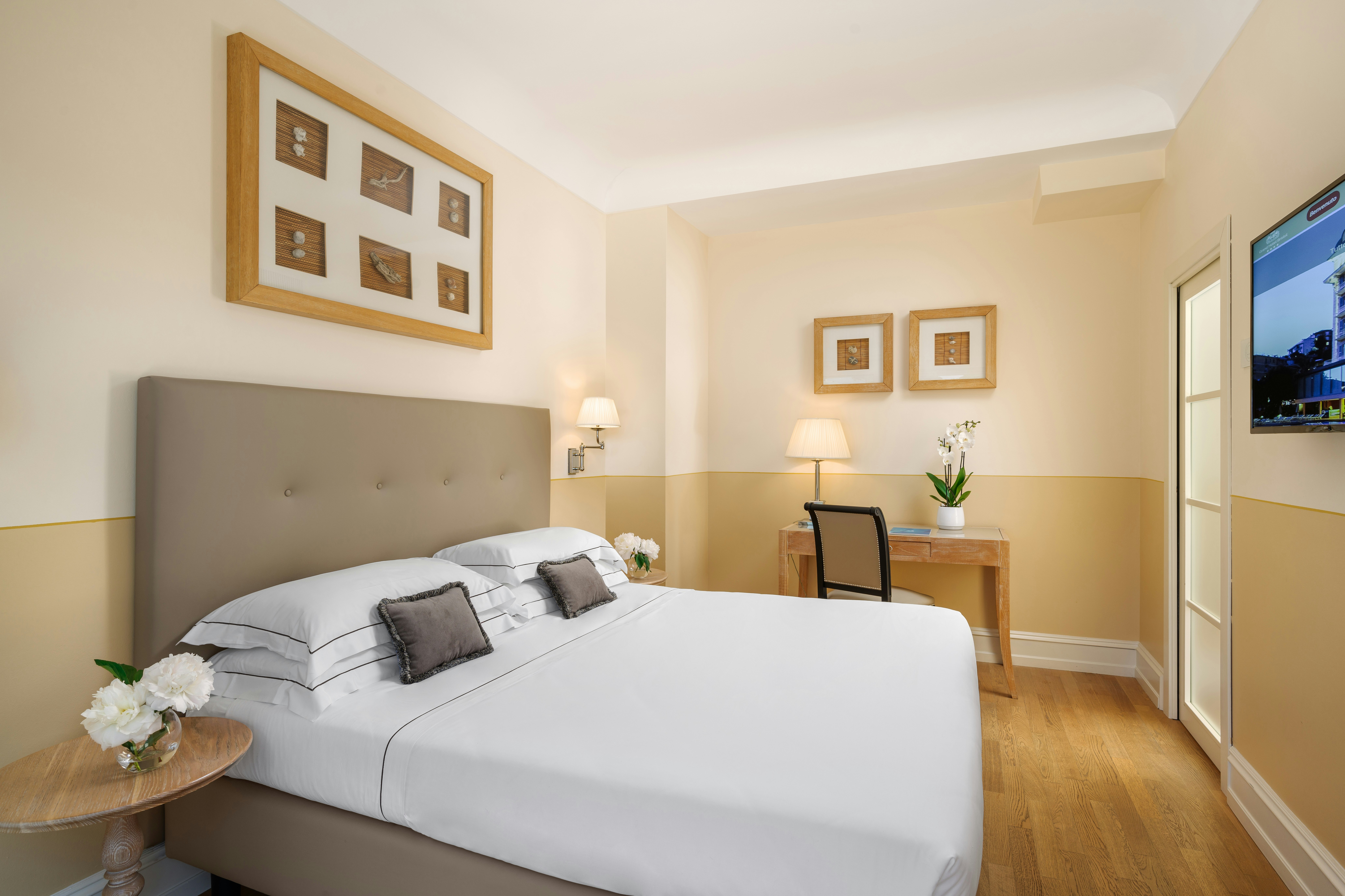 EXECUTIVE, SUITE