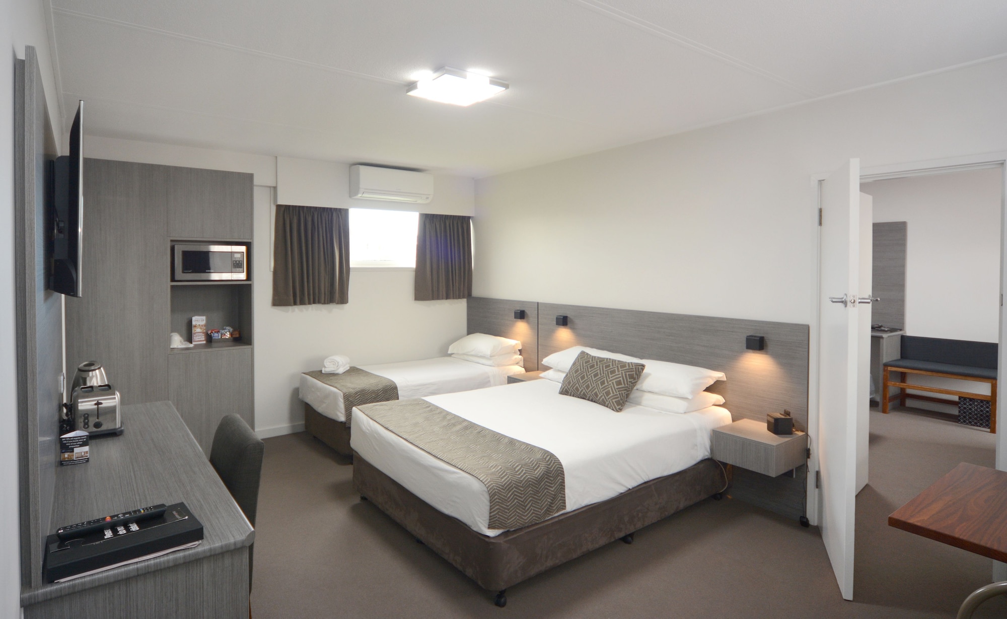 Motel, 1 Queen and 1 Single Bed