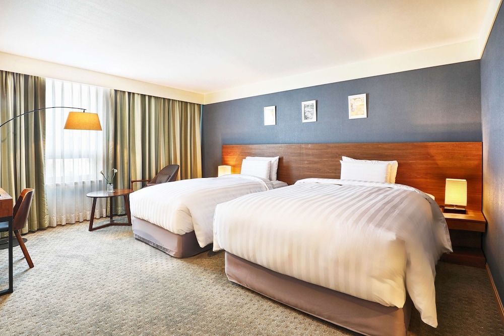 EXECUTIVE, TWIN BEDS