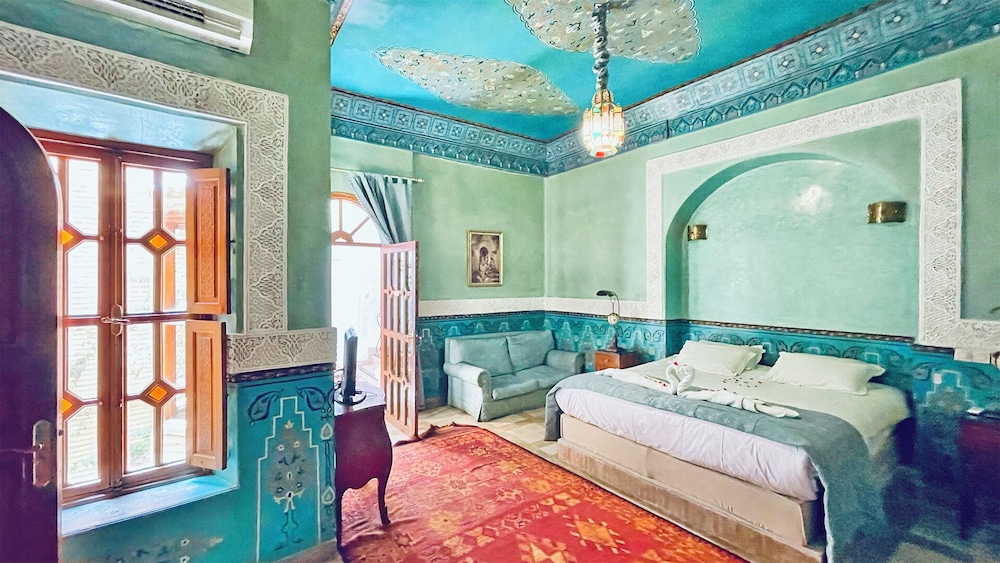 1 BEDROOM, DELUXE, QUEEN BED
