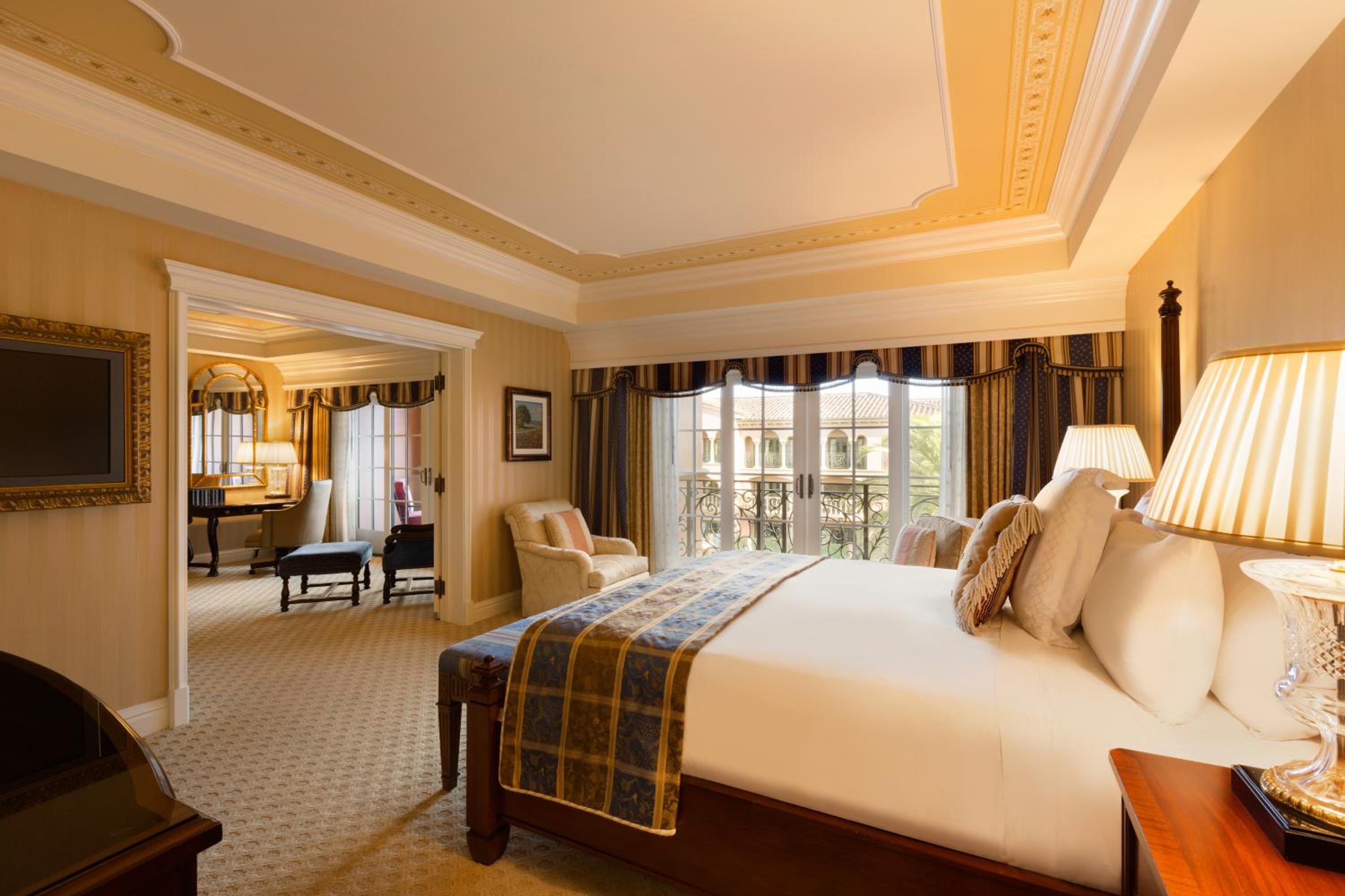 1 Bedroom, Sea, Suite, King Bed, Sofa, Balcony