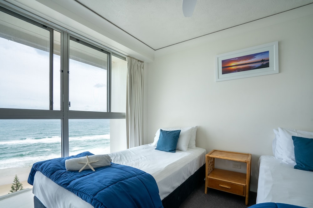 CASHELMARA BEACHFRONT APARTMENTS 8/28