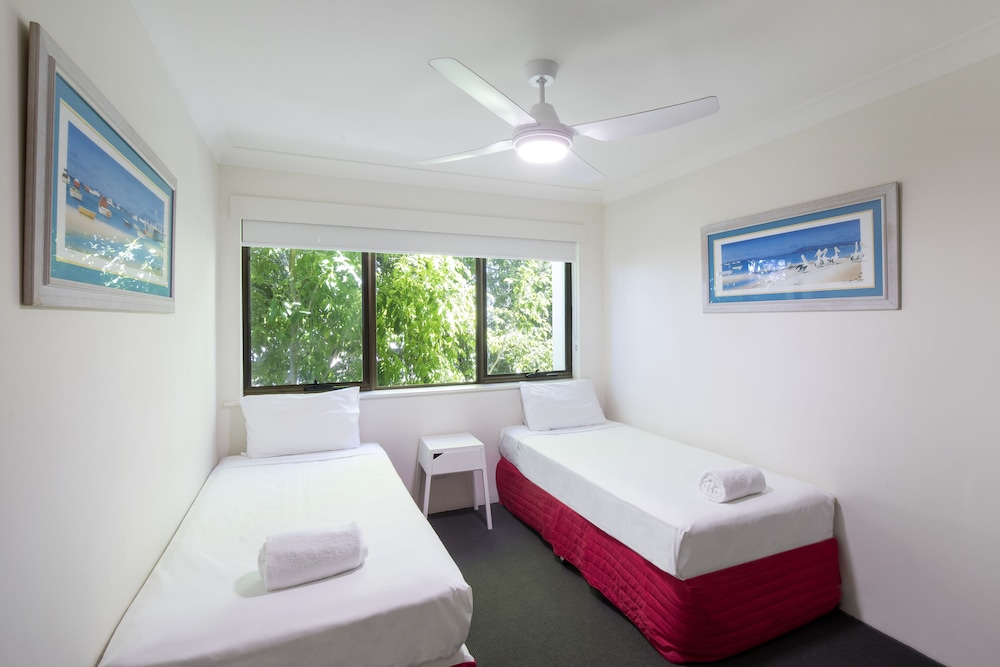 NOOSA SHORES RESORT 11/70