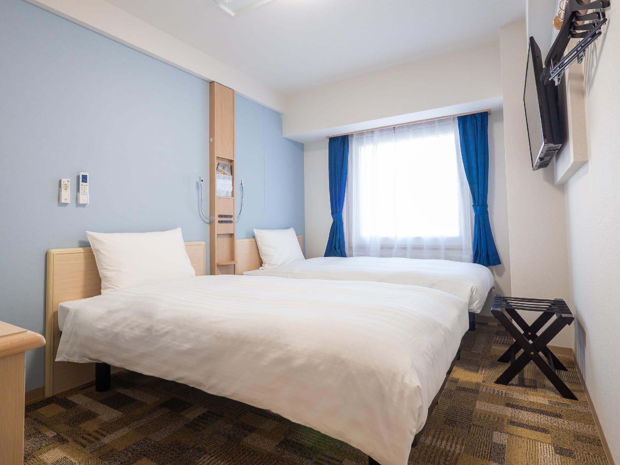 Standard, Twin Beds, Electronic Cigarette Only