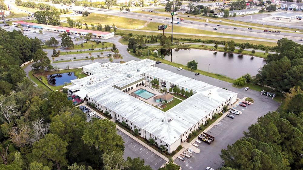 Cottonwood Suites Savannah Hotel and Conference Center 65/71