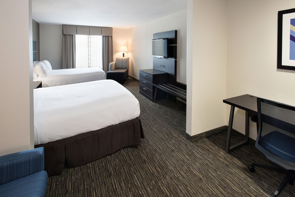 Holiday Inn Express And Suites East Wichita I 35 Andover 9/41