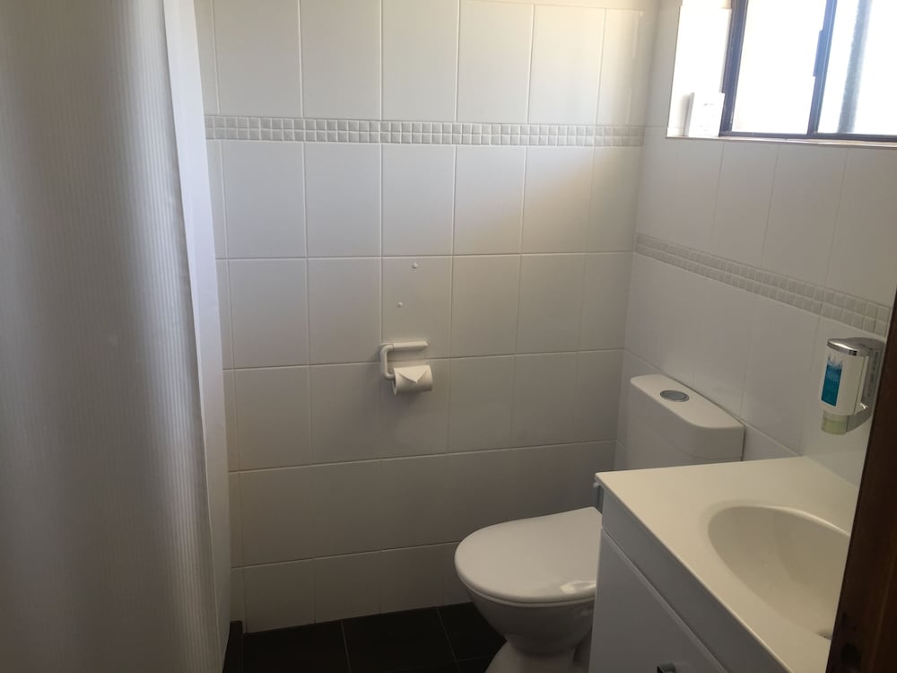 KADINA GATEWAY MOTOR INN 43/45