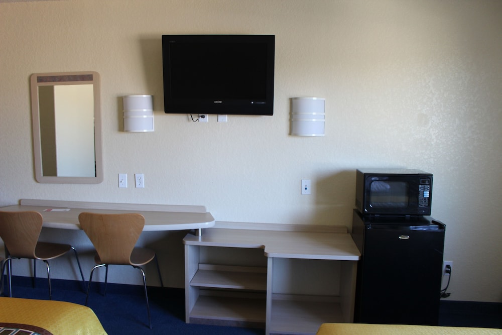 Wine Country Inn 25/26