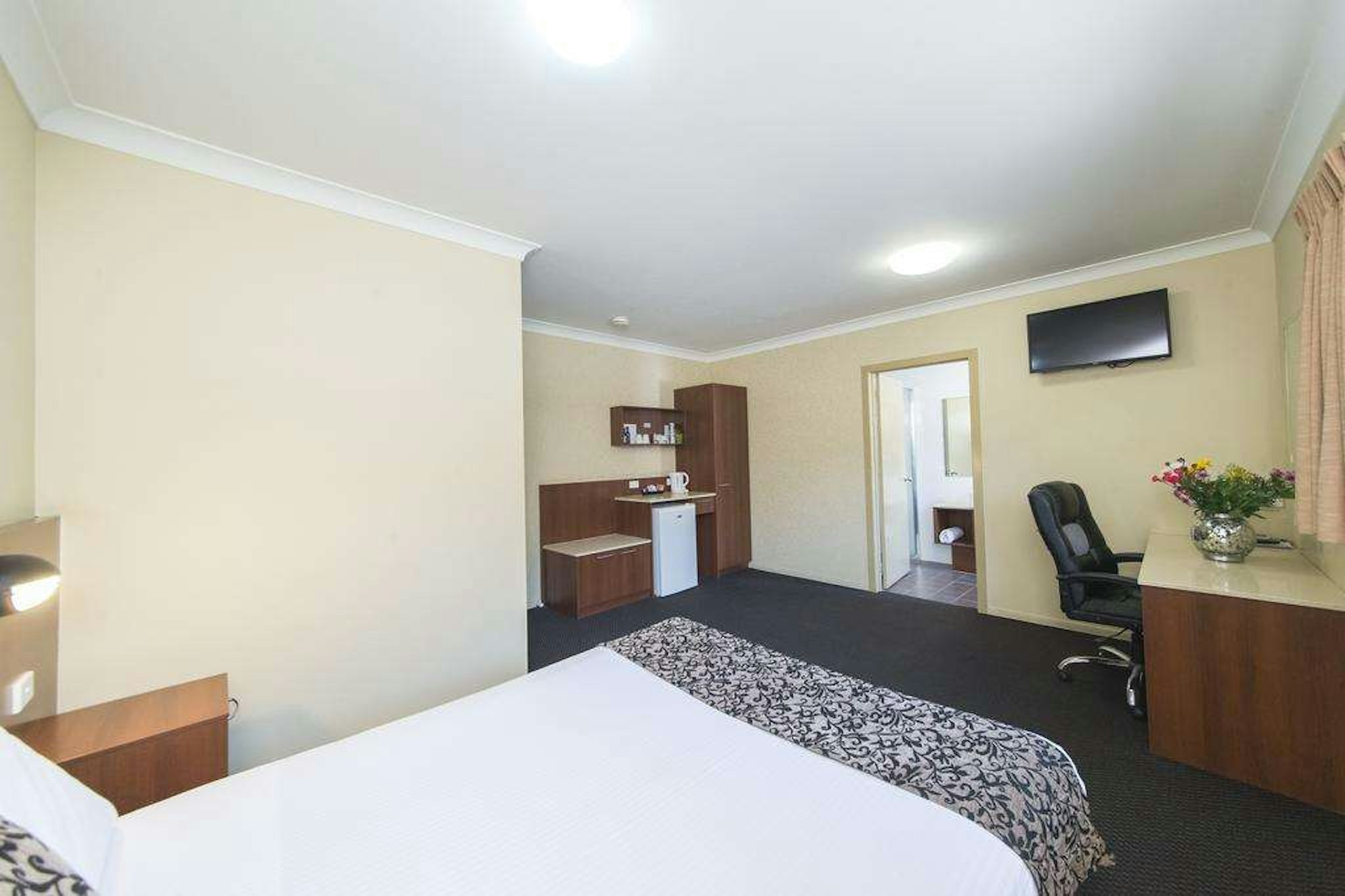 ROCKY RESORT MOTOR INN 17/65
