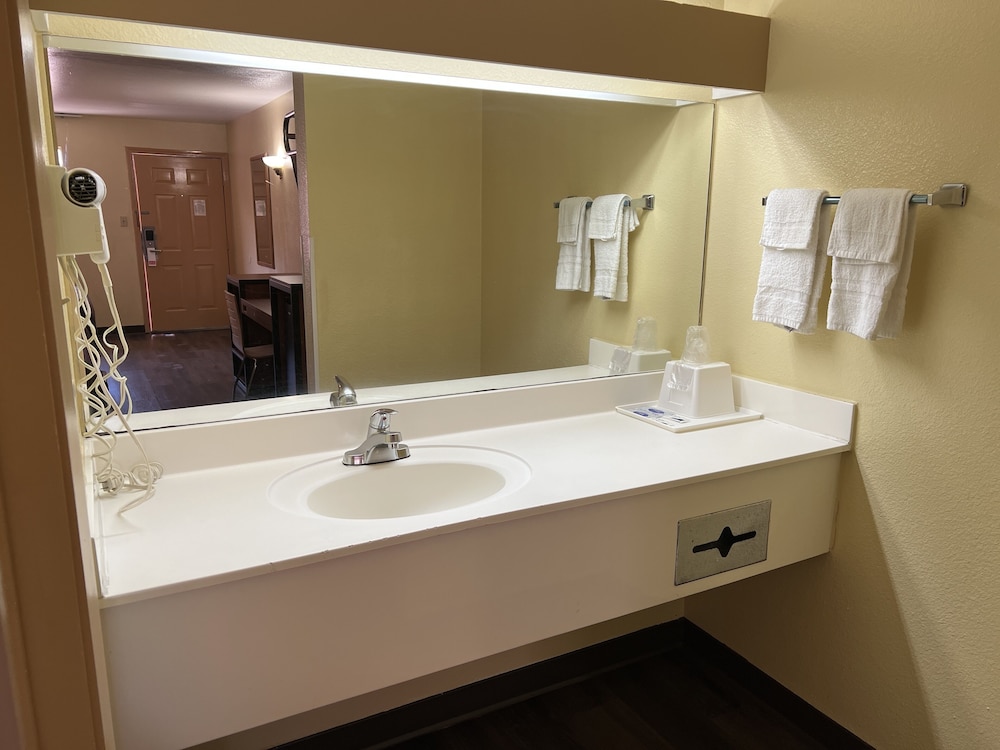 Executive Inn and Suites Lackland AFB 14/17