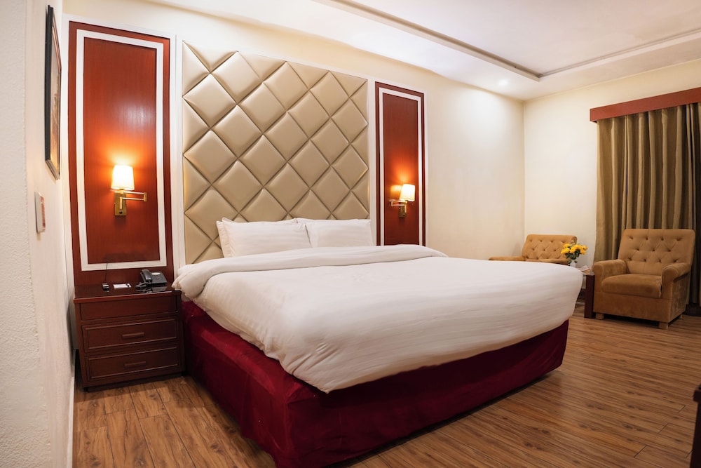 Hotel One Faisalabad 13/50