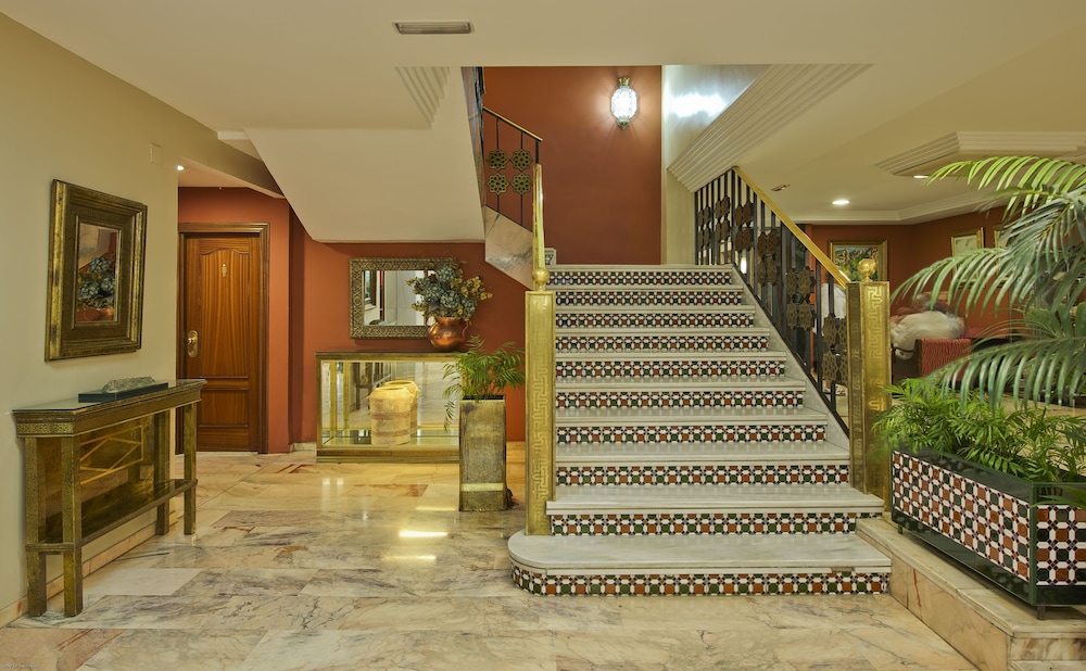 Alixares Hotel 11/82