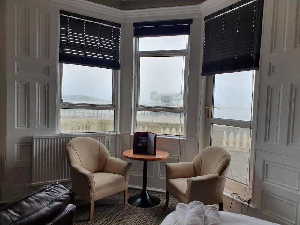 The York Hotel 38/49