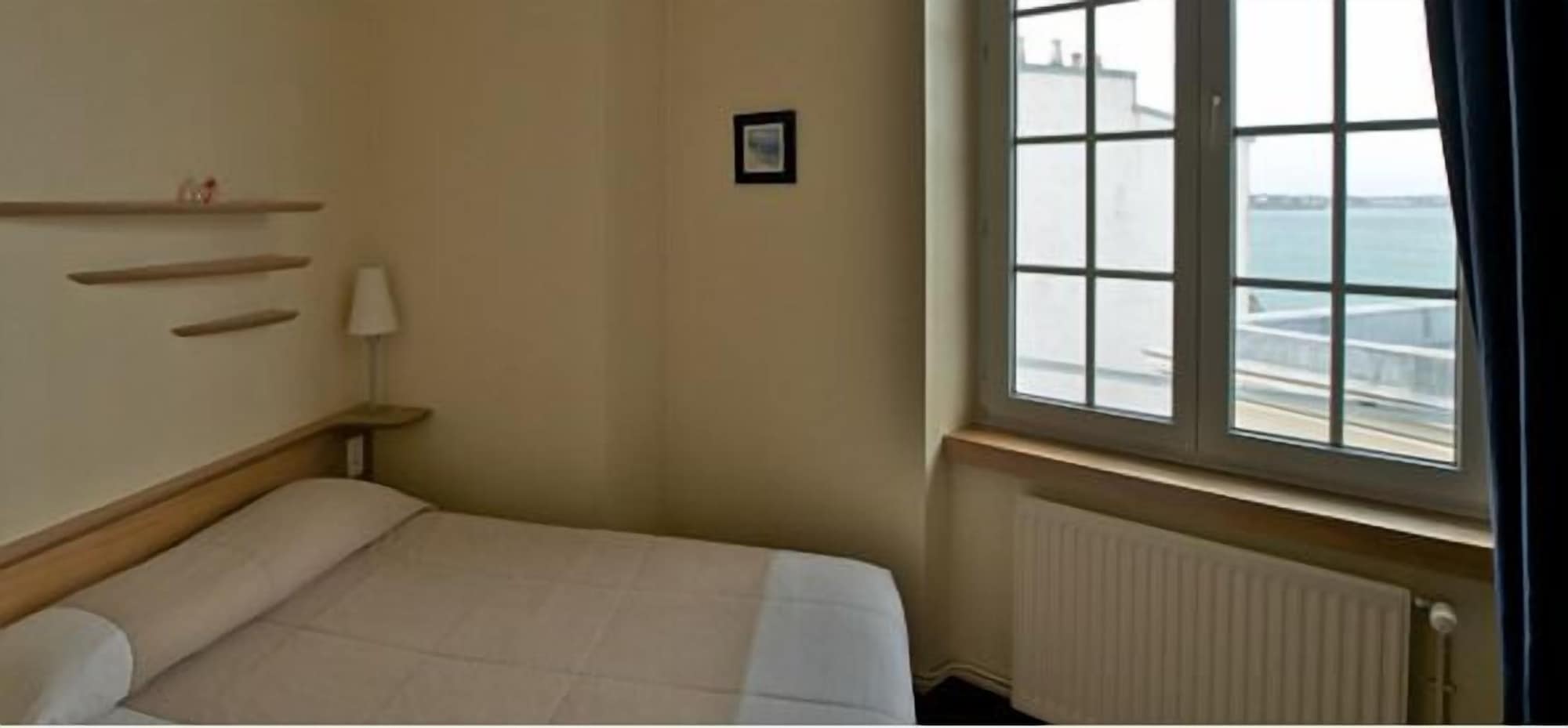 ROOM, SINGLE