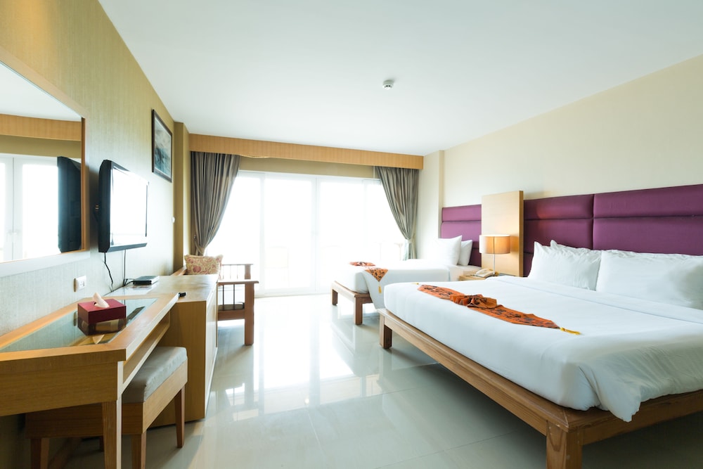 Royal Phala Cliff Beach Resort and Spa 18/50