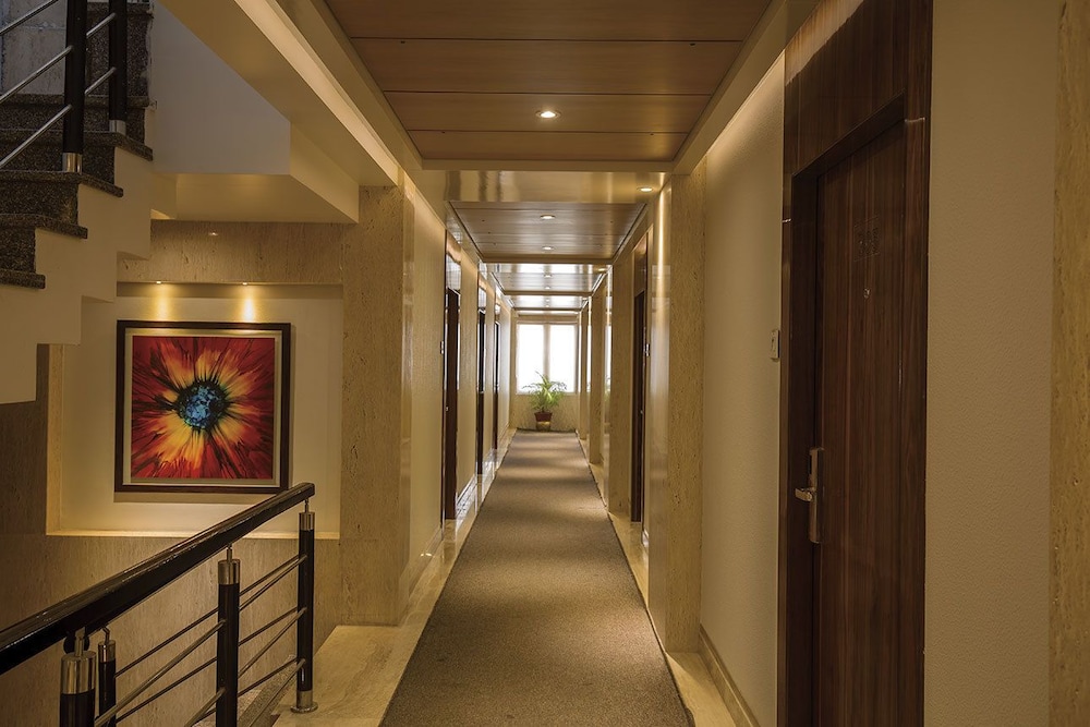 Regenta Inn Embassy 7/16