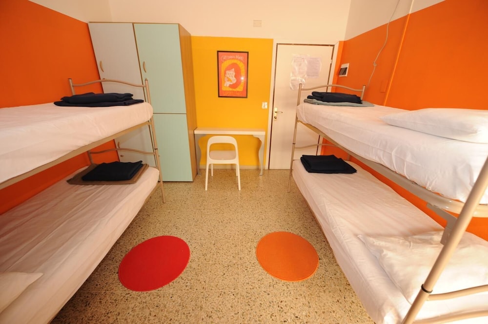 Sunflower City Backpacker & Student Hostel 11/48