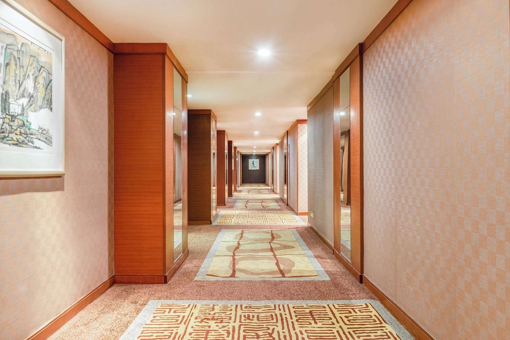Days Hotel and Suites by Wyndham Jiaozuo 18/27