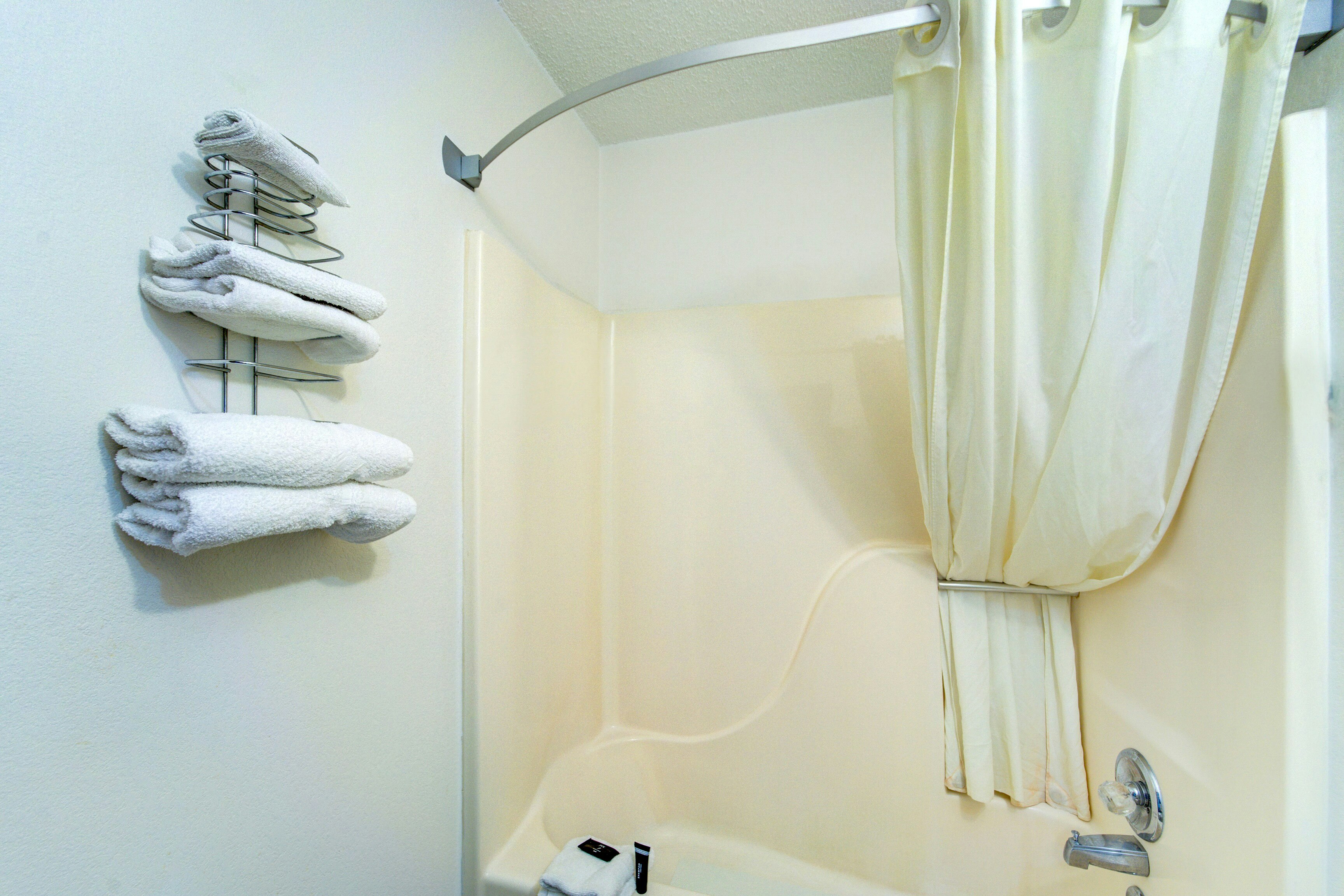 Capital O Amerihost Inn and Suites Kingdom City Hwy 54 MO 33/54