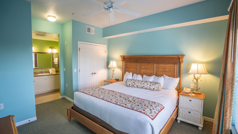 Barefoot Suites 22/69