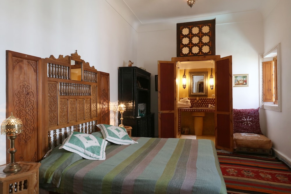 RIAD ZINEB 24/47