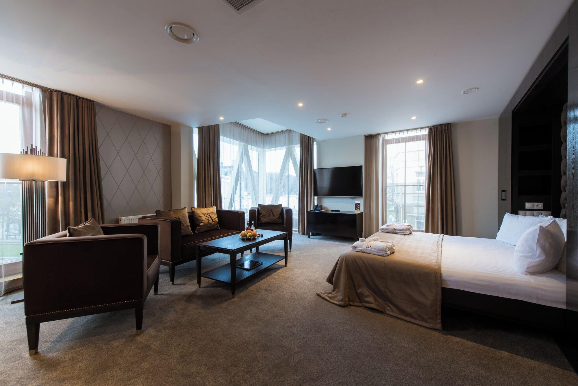 Deluxe, Studio, Suite, Cathedral View