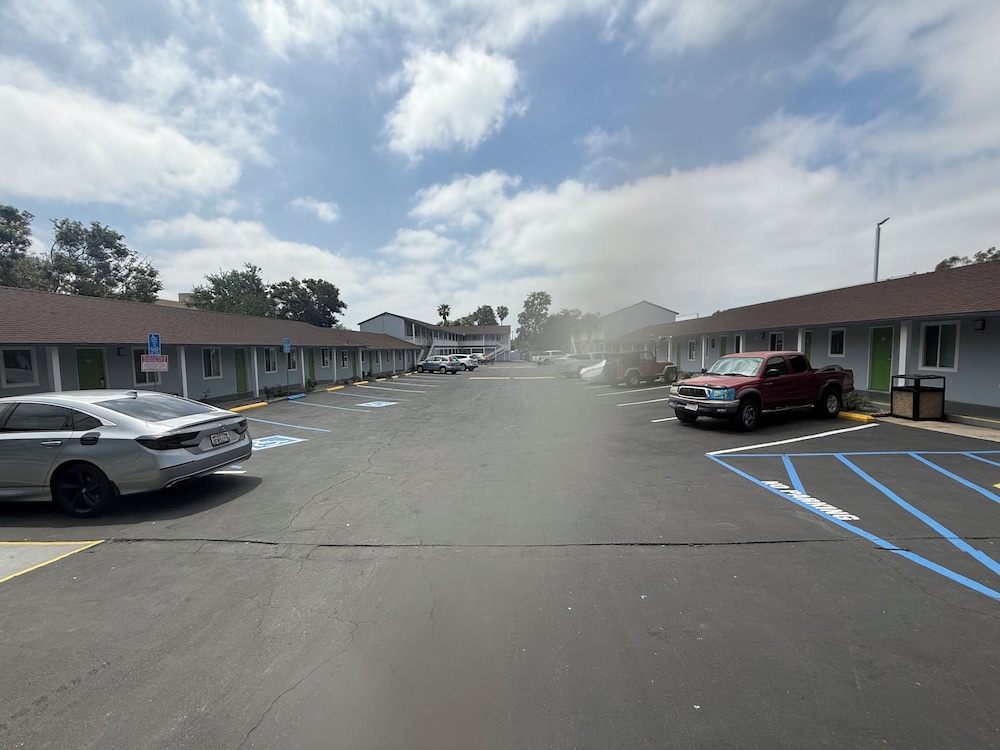 Hi-Way Host Motel 47/56