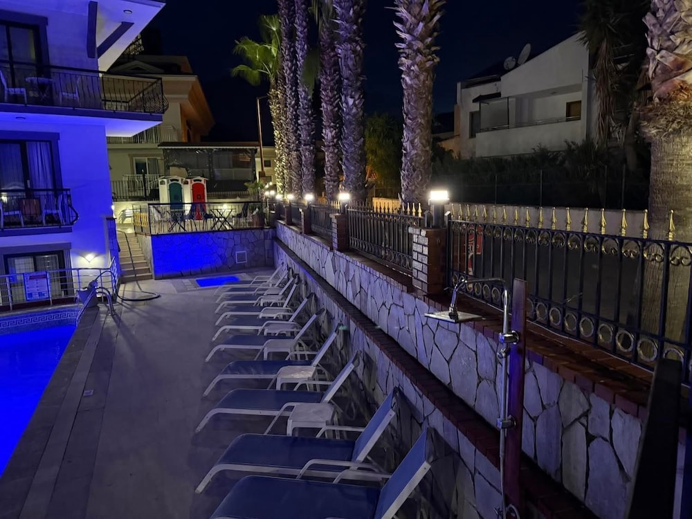 Orange Garden Hotel 41/45