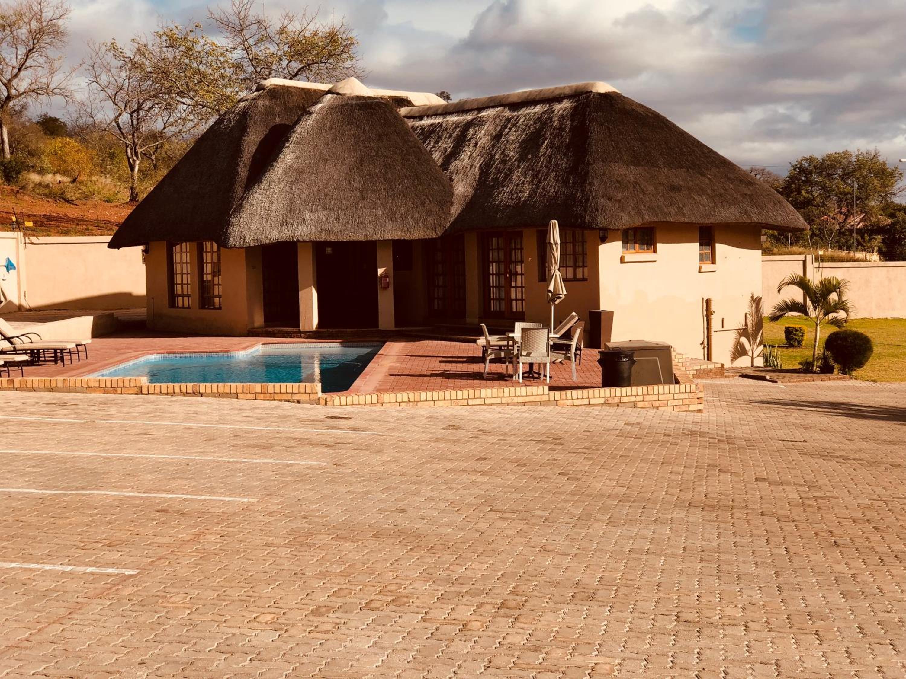 VAHLAVI LODGE 24/30