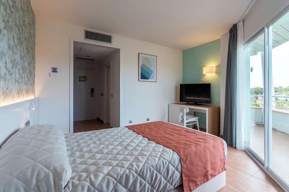 Hotel Piramide Salou 15/50