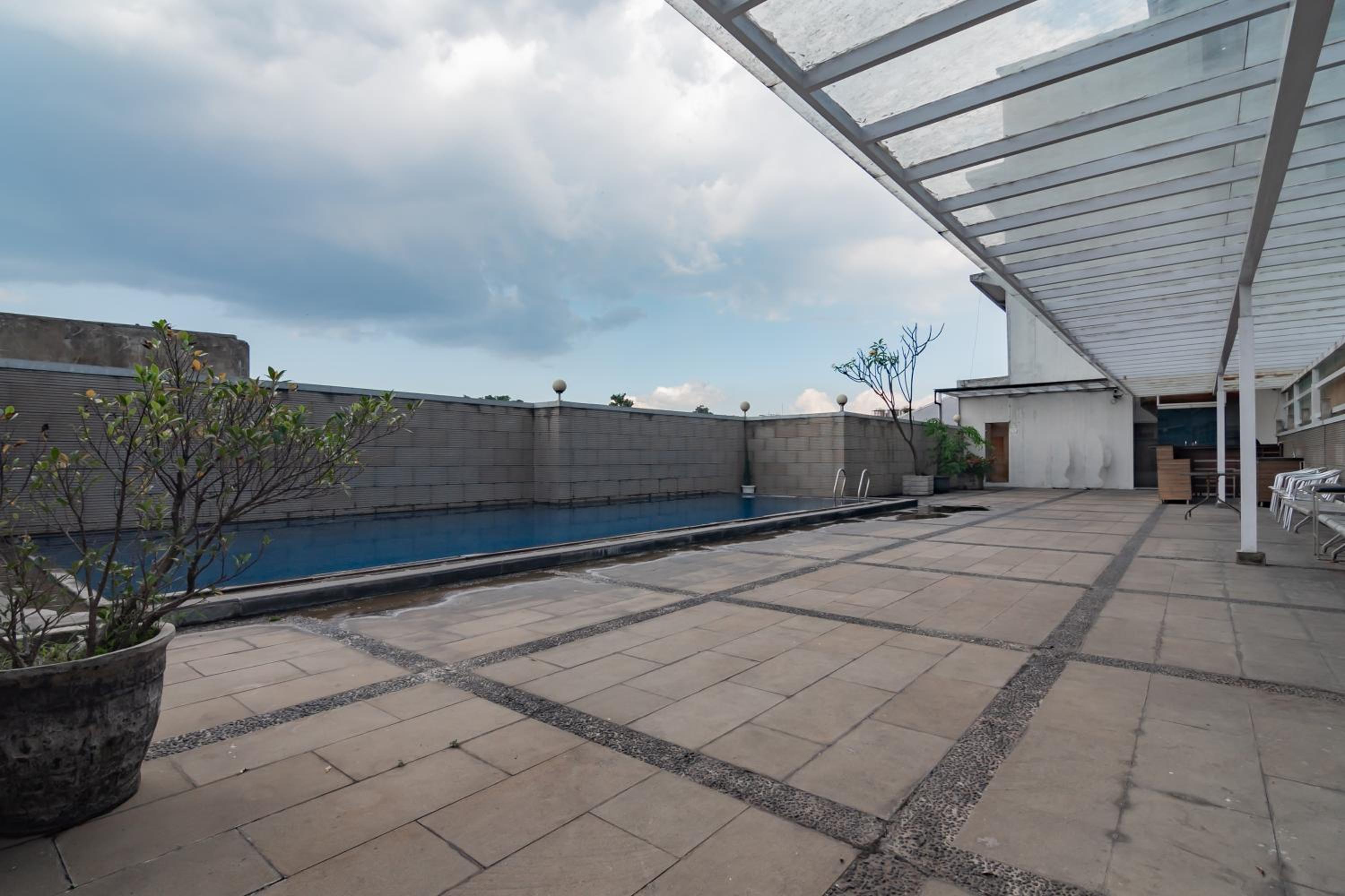Urbanview Hotel Newton Riau Bandung 32/55