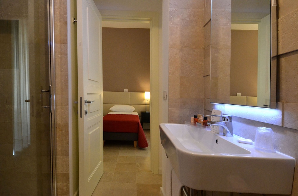 Hotel Porta Reale 47/50