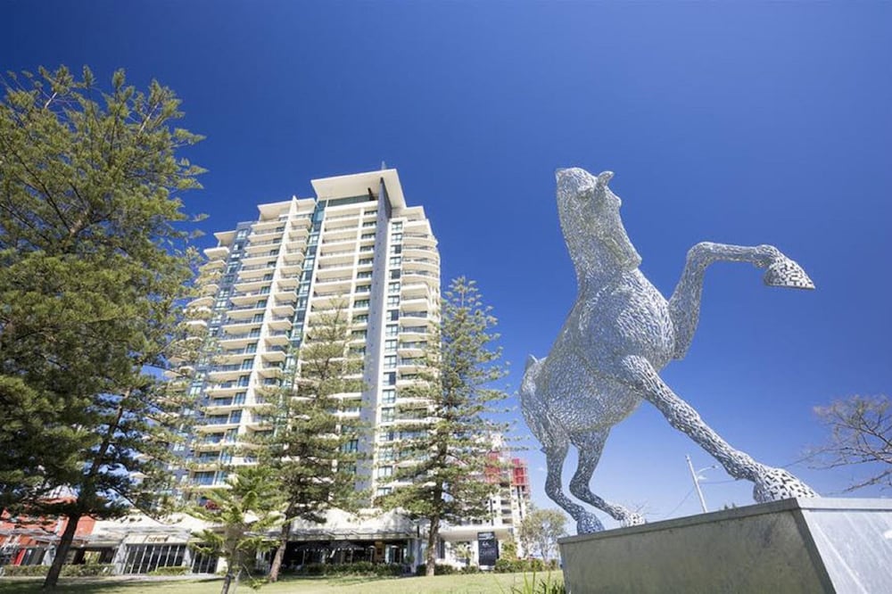 Mantra Broadbeach on the Park 6/70