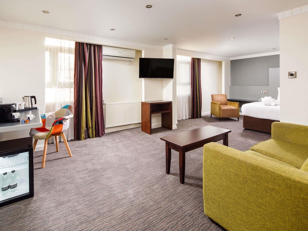 MERCURE CHESTER ABBOTS WELL HOTEL 26/50