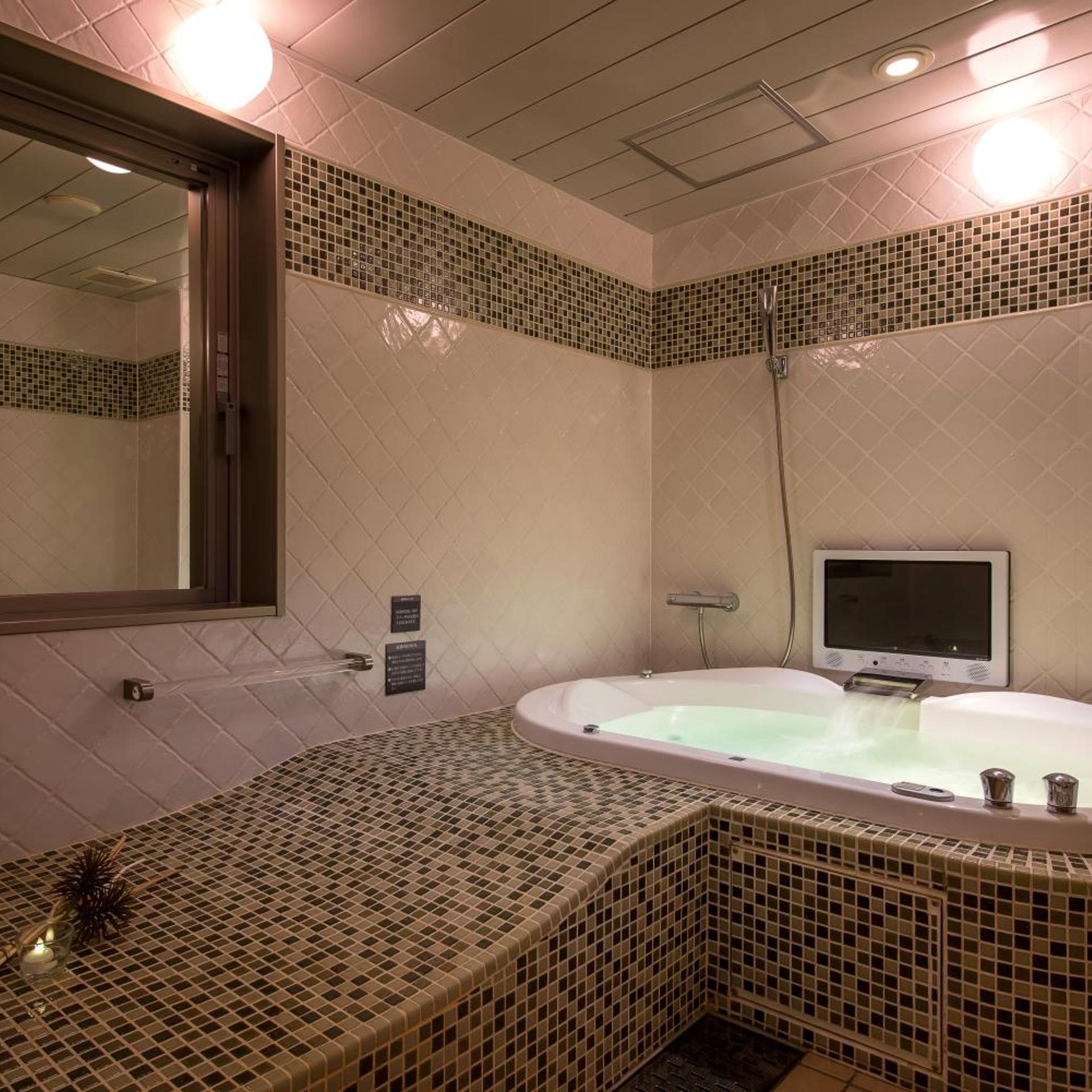 Hotel C. Chiba Shiroi 58/58