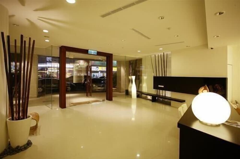 River Hotel 3/45