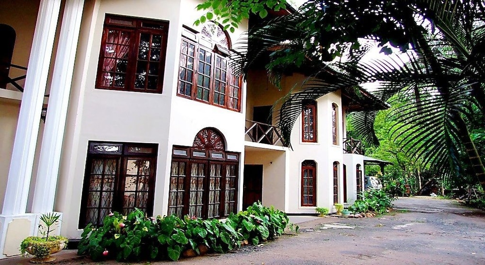 Tree Breeze Inn photo2