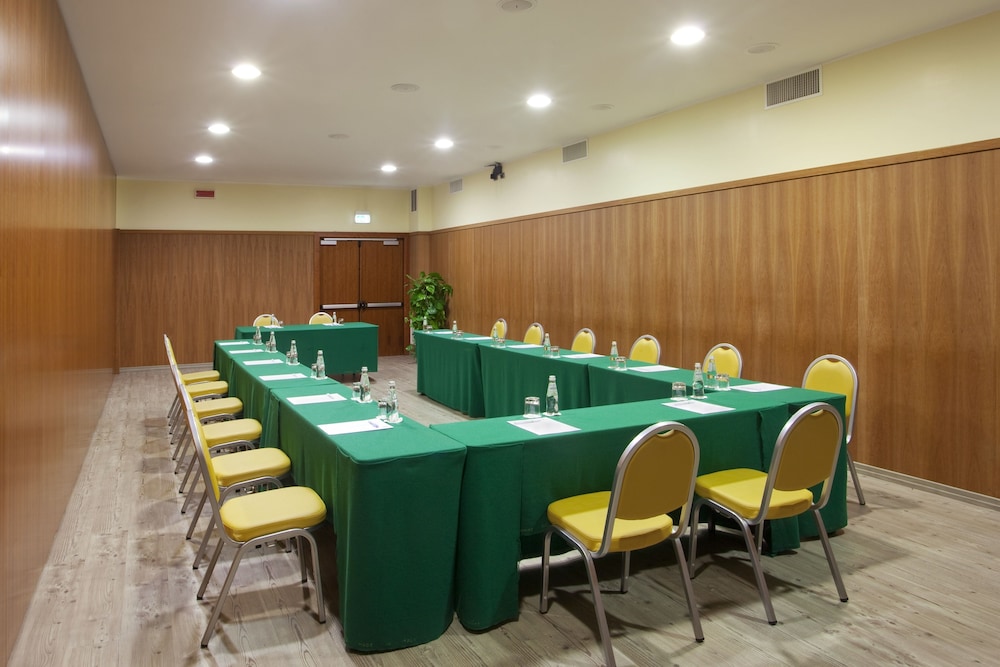 Holiday Inn Cagliari 37/41