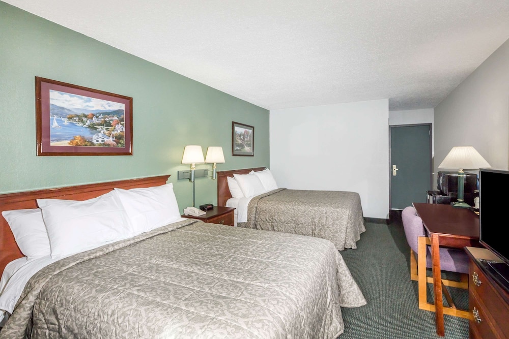 Super 8 by Wyndham Nyack NY 14/37