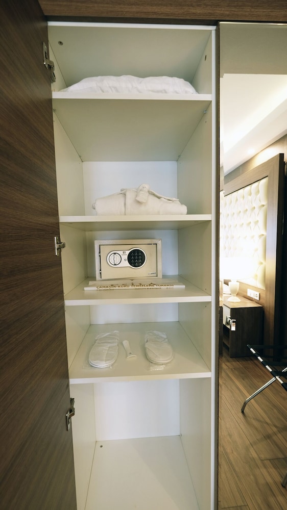 Esila Hotel 44/50