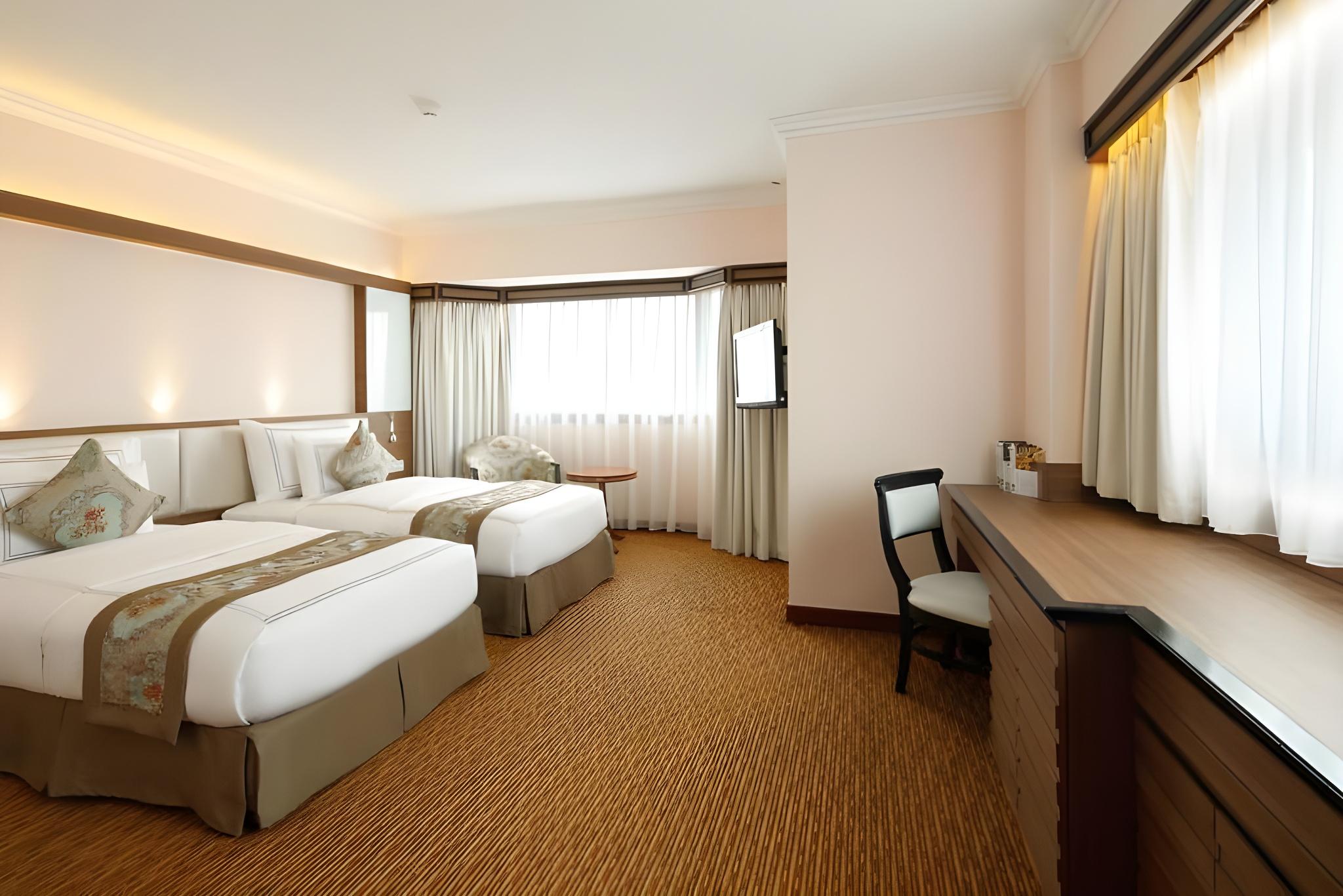 Hollywood, Premier, Twin Beds, City View