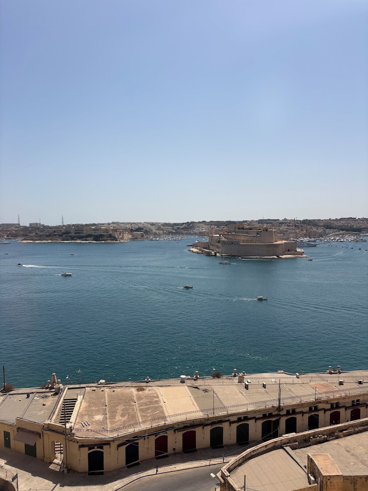 Grand Harbour Hotel 30/45