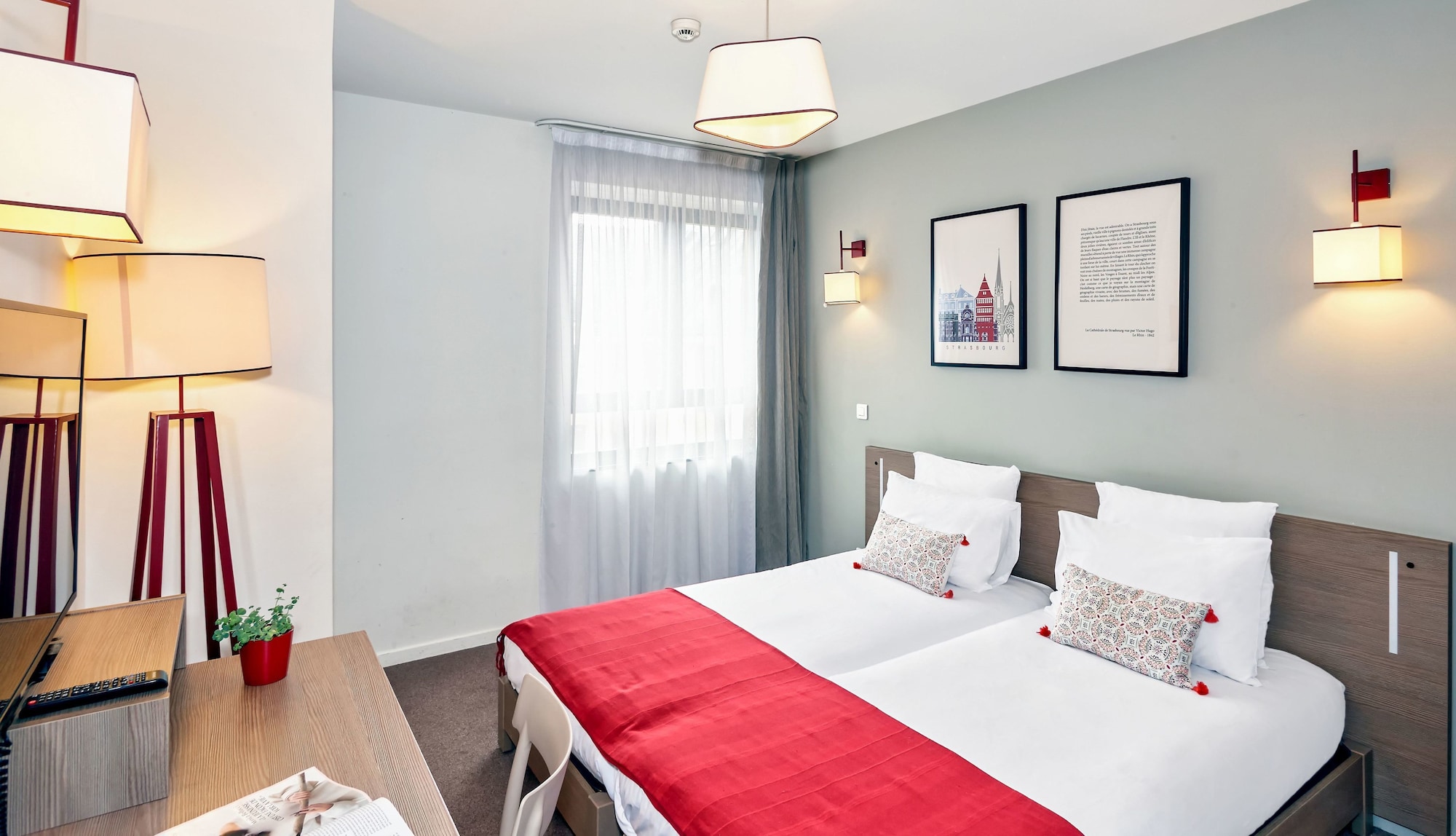 STUDIO, TWIN BEDS