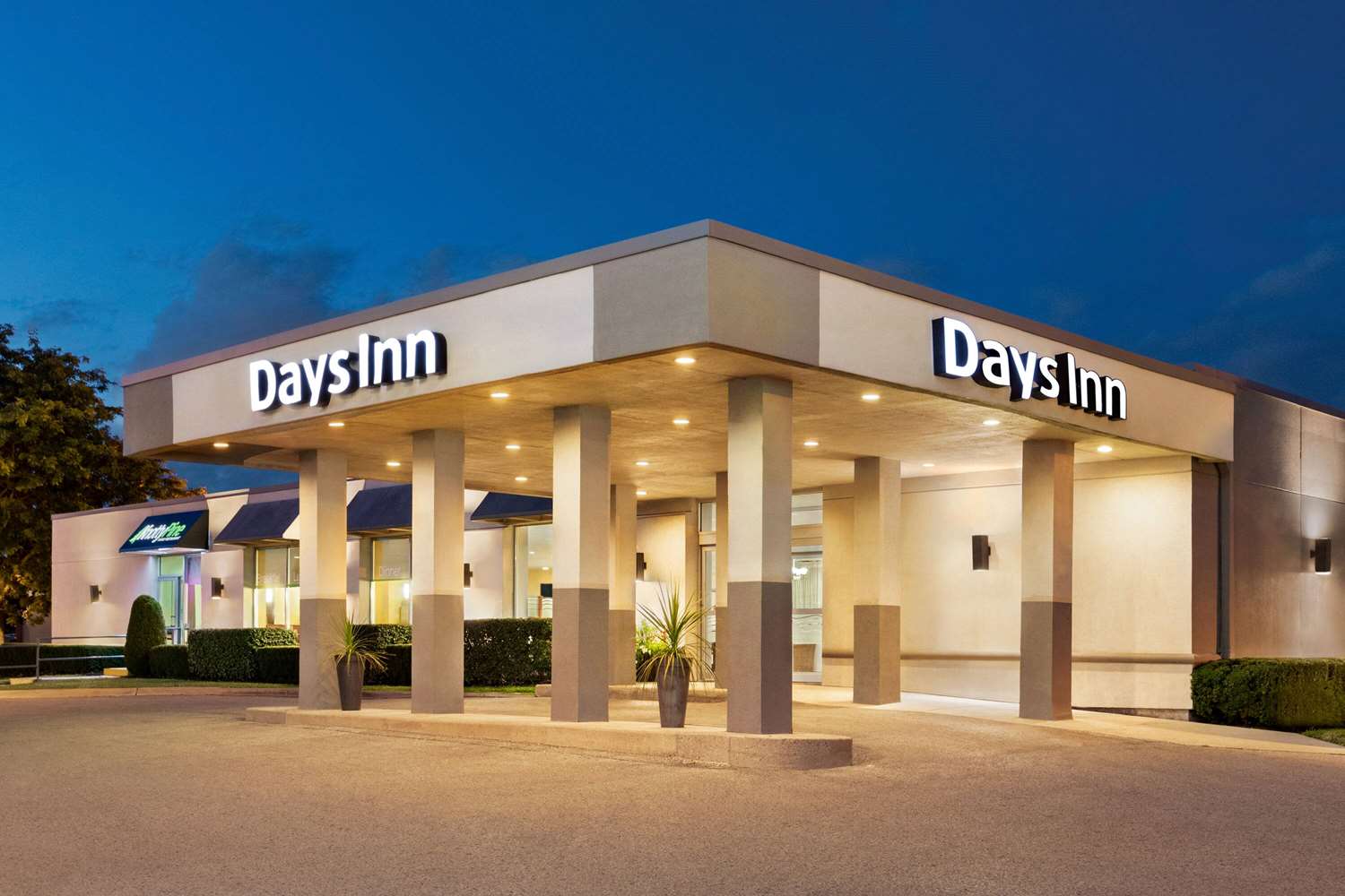 Days Inn By Wyndham London 1/15